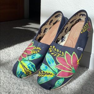 Navy blue Toms